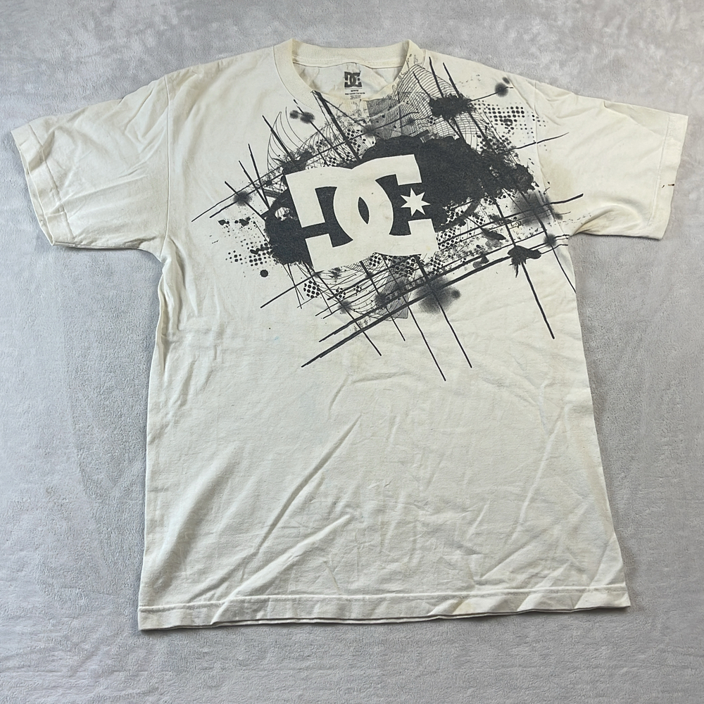 DC Shoes Men's T-Shirt White Size M Y2K Skater Skateboarding Graphic Tee